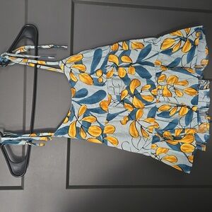 NIP SZ M. Brand: Mine. Ladies floral top w/adjustable tie straps, elastic back